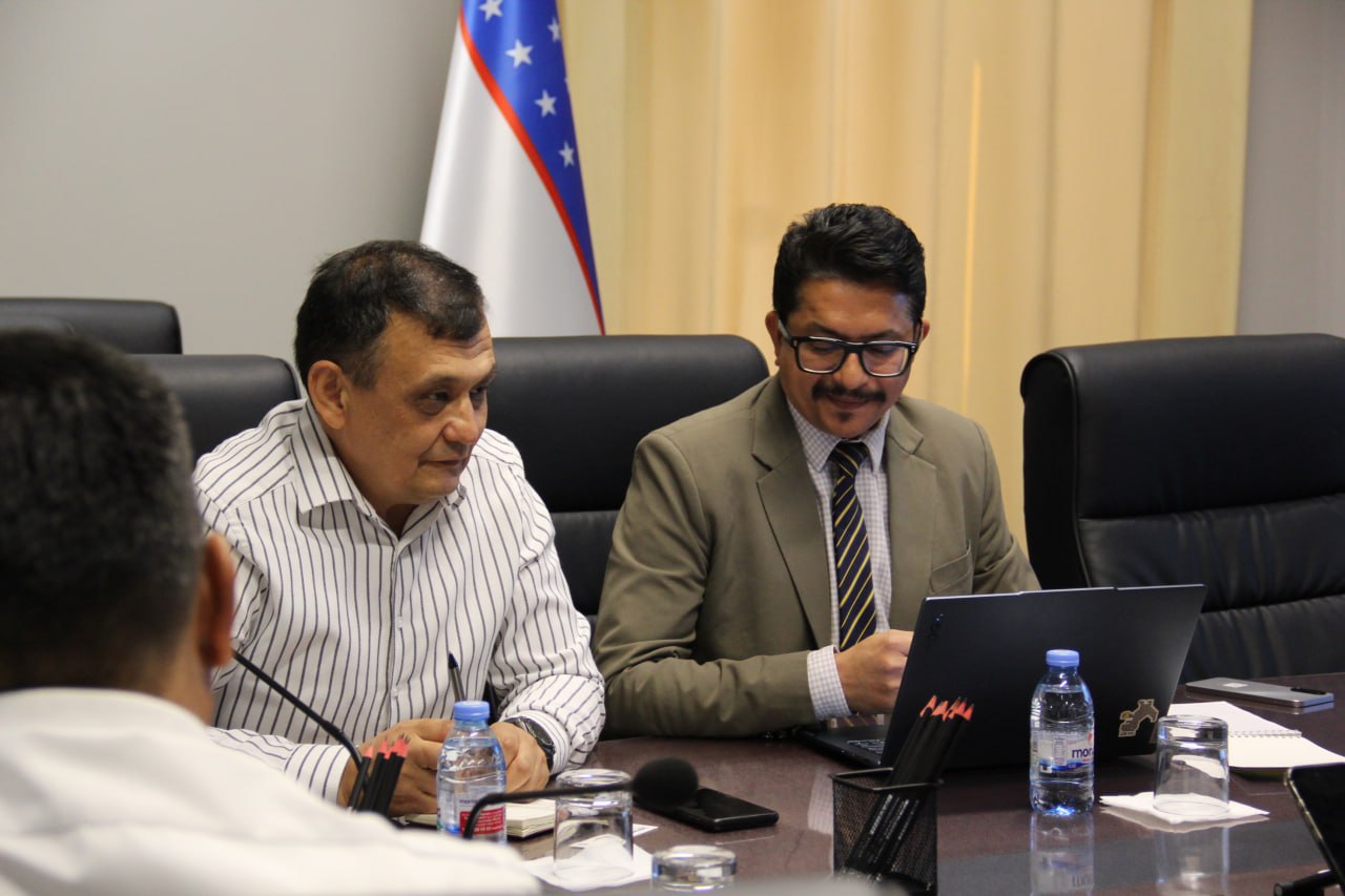 Working notes during the economic cooperation meeting in Tashkent.