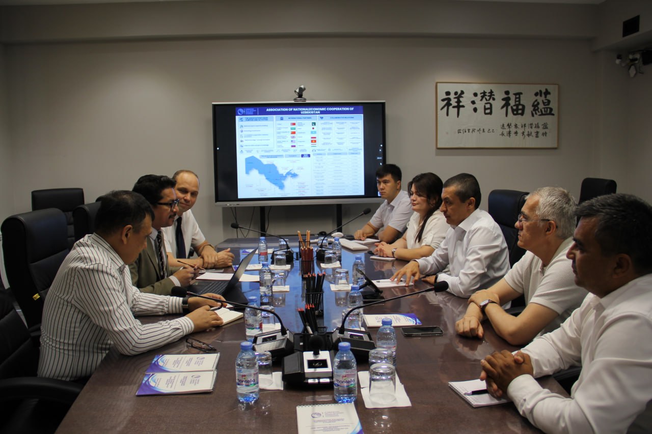 Presentation on the association's partners and cooperation relations during the meeting.